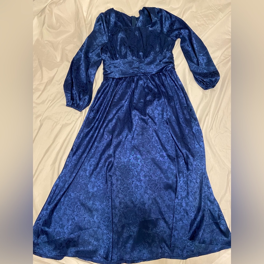 Women’s shin length dress